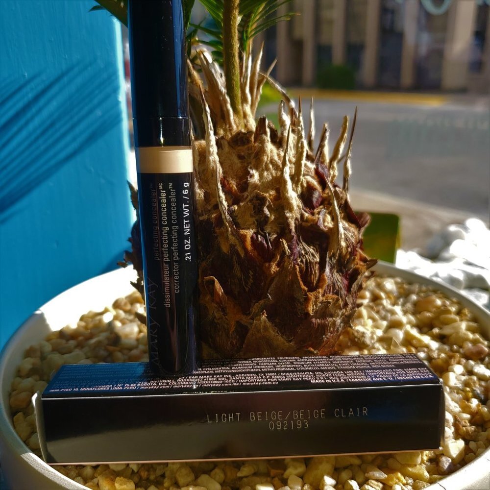 DISCONTINUED - Light Beige - Mary Kay Perfecting Concealer